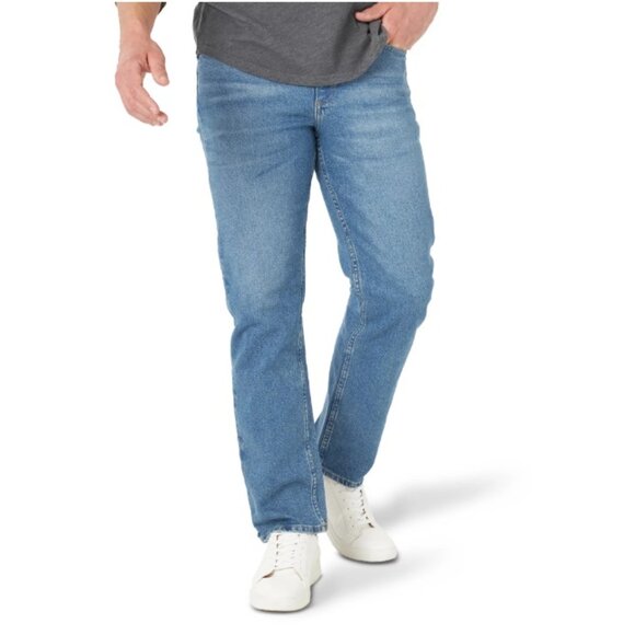 Wrangler Men's Relaxed Fit Jeans with Flex Blue Light Wash Size 44W x 30L - Picture 4 of 16